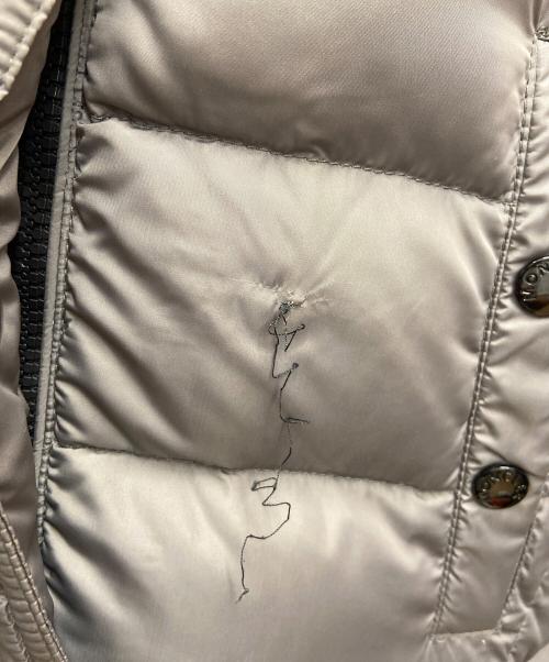 MONCLER（モンクレール）MONCLER (モンクレール) ジュヌヴリエ ファー付ダウンコート グレー サイズ:１の古着・服飾アイテム