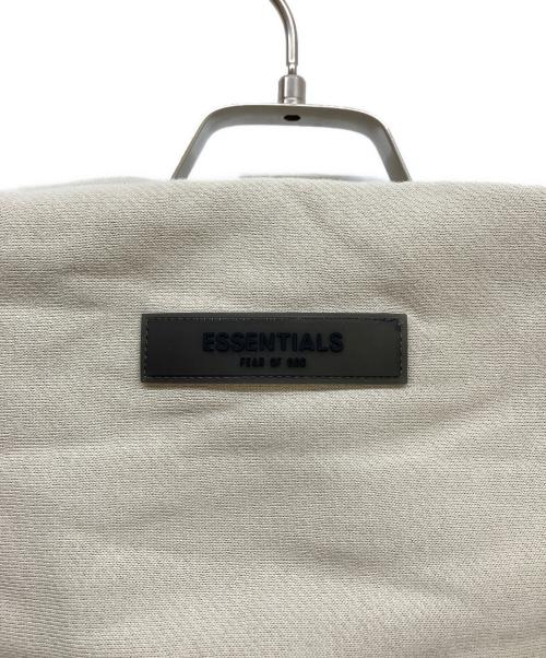 FOG ESSENTIALS（フィアオブゴッド エッセンシャル）FOG ESSENTIALS (フィアオブゴッド エッセンシャル) プルオーバーパーカー ベージュ サイズ:Sの古着・服飾アイテム