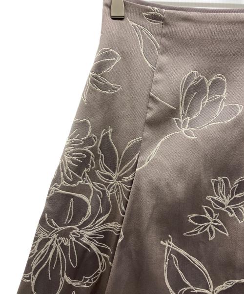 ANAYI（アナイ）ANAYI (アナイ) ペイントフラワージャガードタックフレアスカート ベージュ サイズ:38の古着・服飾アイテム