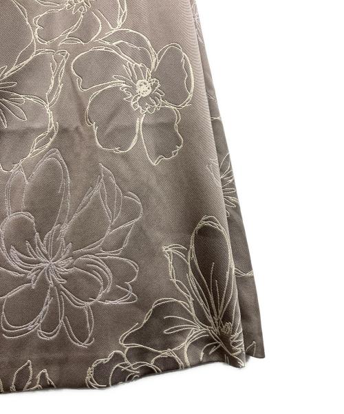 ANAYI（アナイ）ANAYI (アナイ) ペイントフラワージャガードタックフレアスカート ベージュ サイズ:38の古着・服飾アイテム