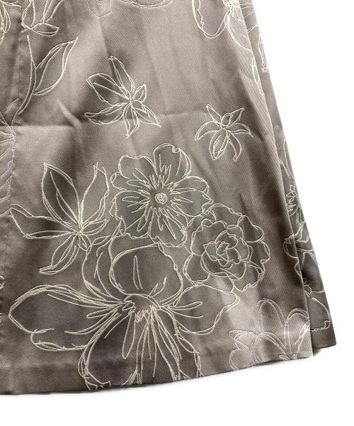 ANAYI（アナイ）ANAYI (アナイ) ペイントフラワージャガードタックフレアスカート ベージュ サイズ:38の古着・服飾アイテム