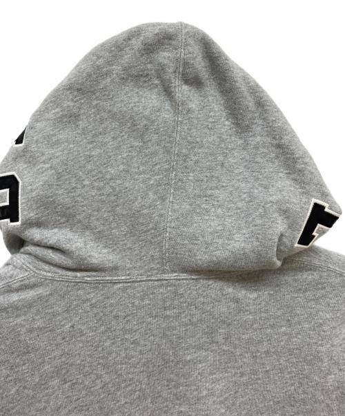 F.C.R.B.（エフシーレアルブリストル）F.C.R.B. (エフシーレアルブリストル) APPLIQUE LOGO PULL OVER HOODY グレー サイズ:Sの古着・服飾アイテム