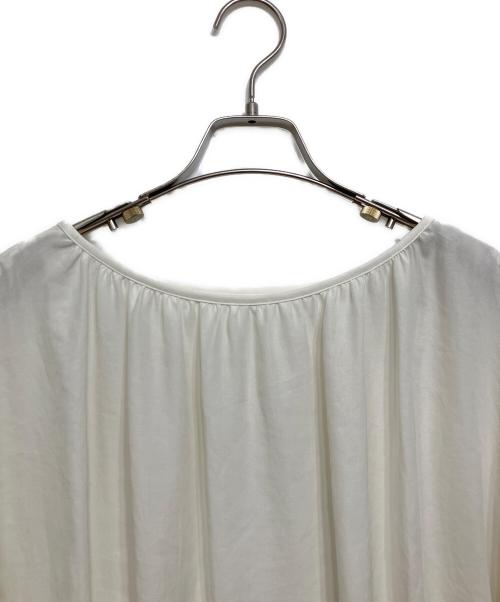 UNTITLED（アンタイトル）UNTITLED (アンタイトル) 肩ドロストドルマンブラウス アイボリー サイズ:2 未使用品の古着・服飾アイテム