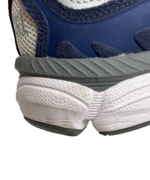 asics（アシックス）asics (アシックス) スニーカー ホワイト×ネイビー サイズ:27.5の古着・服飾アイテム