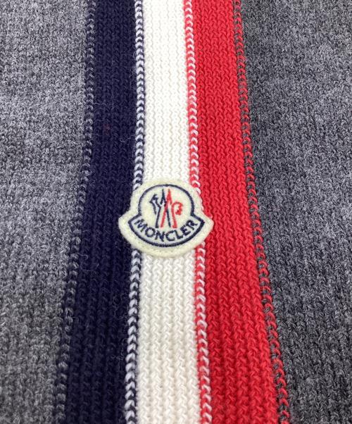 MONCLER（モンクレール）MONCLER (モンクレール) トリコロール フリンジ マフラー グレーの古着・服飾アイテム