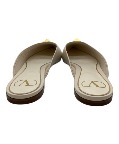 VALENTINO（ヴァレンティノ）VALENTINO (ヴァレンティノ) ローマンスタッズミュール アイボリー サイズ:38　1/2の古着・服飾アイテム