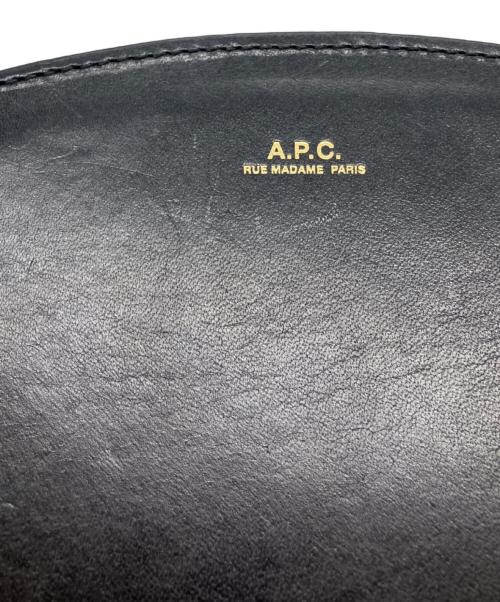 A.P.C.（アーペーセー）A.P.C. (アーペーセー) ハーフムーンショルダーバッグ ブラックの古着・服飾アイテム
