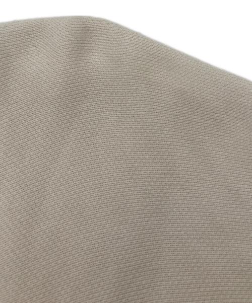 HUF（ハフ）HUF (ハフ) ボックスロゴ刺繍スウェット アイボリー サイズ:SIZE Mの古着・服飾アイテム