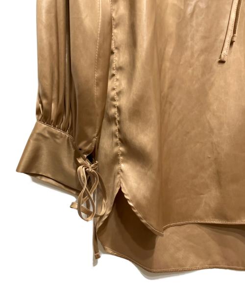 COEL（コエル）COEL (コエル) レザーライクサテンブラウス ベージュ サイズ:FREEの古着・服飾アイテム