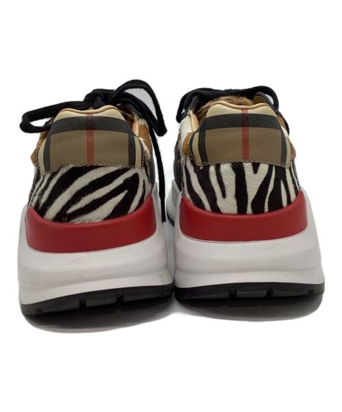 BURBERRY（バーバリー）BURBERRY (バーバリー) New Regis Sneakers ベージュ×ホワイト サイズ:40の古着・服飾アイテム