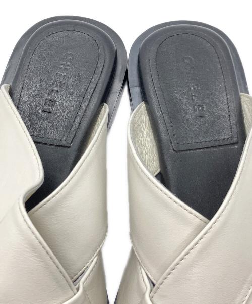 CHIELEI（キエレイ）CHIELEI (キエレイ) CROSS SANDAL ホワイト サイズ:23.5の古着・服飾アイテム