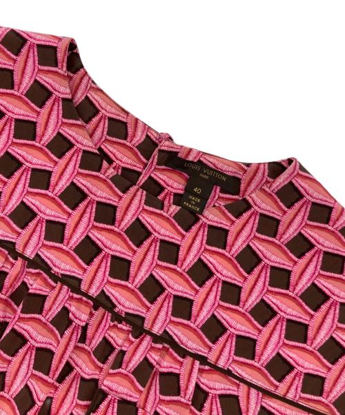 LOUIS VUITTON（ルイ ヴィトン）LOUIS VUITTON (ルイ ヴィトン) 総柄シルクブラウス ピンク サイズ:40の古着・服飾アイテム