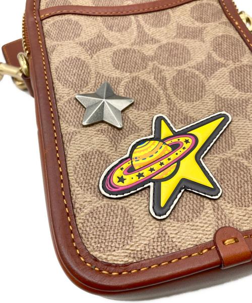 COACH（コーチ）COACH (コーチ) コーチ ローグ クロスボディ 12・シグネチャー キャンバス・パッチ ベージュ×ブラウンの古着・服飾アイテム