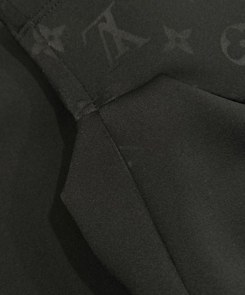 LOUIS VUITTON（ルイ ヴィトン）LOUIS VUITTON (ルイ ヴィトン) Embossed Monogram Sleeve Cut and Sewn/エンボスドモノグラムスリーブ カットソー/1AAB27 ブラック サイズ:Sの古着・服飾アイテム