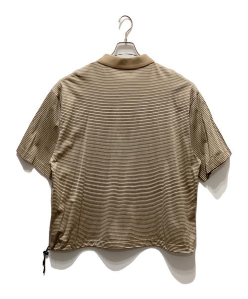 CLESSTE（クレスト）CLESSTE (クレスト) STRIPED MASSIVE S/S POLO SHIRT ベージュ×ホワイト サイズ:FREEの古着・服飾アイテム