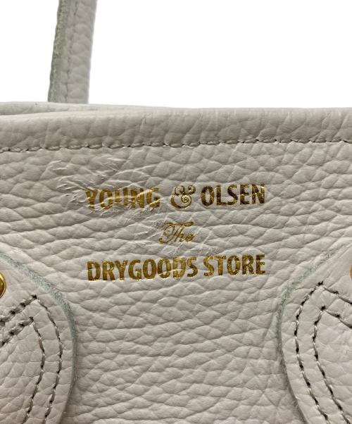 YOUNG & OLSEN The DRYGOODS STORE（ヤングアンドオルセン ザ ドライグッズストア）YOUNG & OLSEN The DRYGOODS STORE (ヤングアンドオルセン ザ ドライグッズストア) EMBOSSED LEATHER TOTE XS ホワイトの古着・服飾アイテム