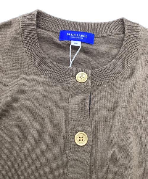 BLUE LABEL CRESTBRIDGE（ブルーレーベルクレストブリッジ）BLUE LABEL CRESTBRIDGE (ブルーレーベルクレストブリッジ) クルーネックカーディガン ブラウン サイズ:SIZE 38の古着・服飾アイテム