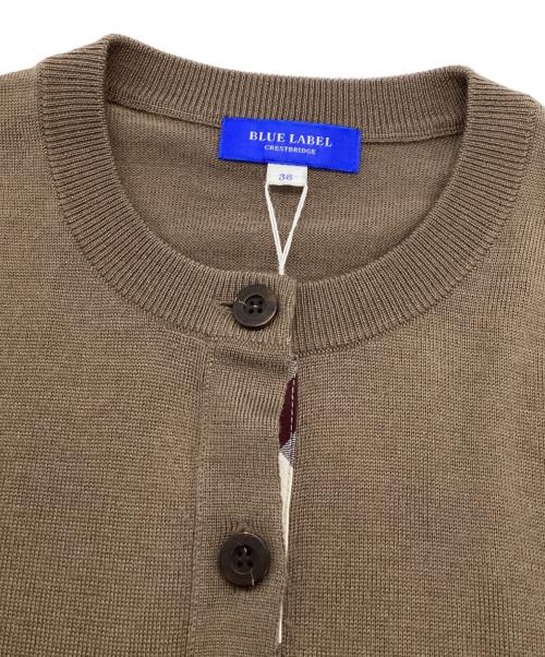 BLUE LABEL CRESTBRIDGE（ブルーレーベルクレストブリッジ）BLUE LABEL CRESTBRIDGE (ブルーレーベルクレストブリッジ) クルーネックカーディガン ライトブラウン サイズ:SIZE 38の古着・服飾アイテム