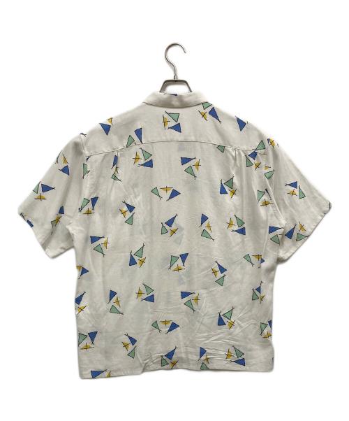 SOLARIS HATMAKERS&Co.（ソラリス ハットメーカーズ）SOLARIS HATMAKERS&Co. (ソラリス ハットメーカーズ) ATOMIC S/S OP SHIRT-TROPICANA ホワイト サイズ:38の古着・服飾アイテム