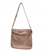 COACHコーチ）の古着「ピンタックショルダーバッグ」｜ピンク