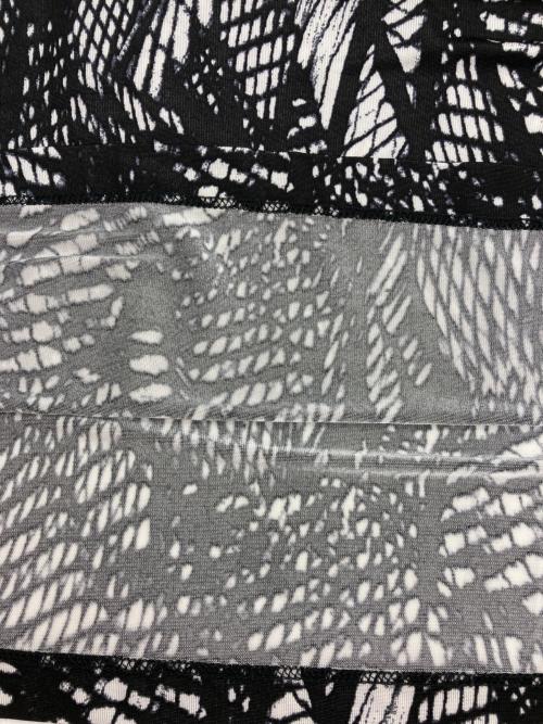 MM6 Maison Margiela（エムエムシックスメゾンマルジェラ）MM6 Maison Margiela (エムエムシックスメゾンマルジェラ) 総柄カットソー ブラック×ホワイト サイズ:Sの古着・服飾アイテム