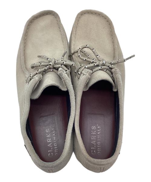 CLARKS（クラークス）CLARKS (クラークス) ワラビーシューズ ベージュ サイズ:26.5の古着・服飾アイテム
