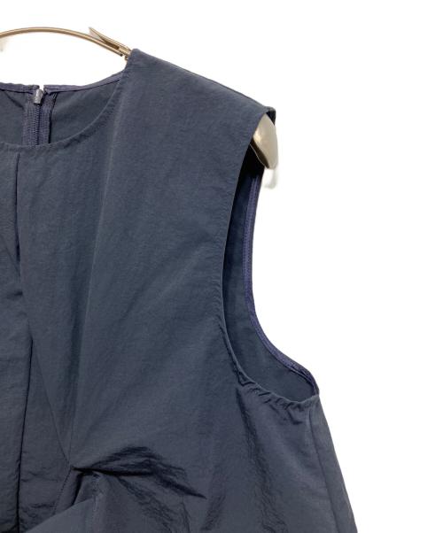 R（アール）R (アール) エンシュクノースリーブブラウス ネイビー サイズ:40の古着・服飾アイテム