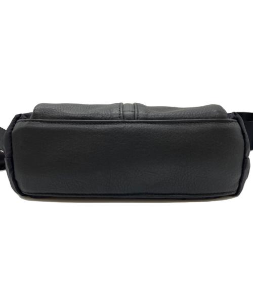 ear PAPILLONNER（イアパピヨネ）ear PAPILLONNER (イアパピヨネ) BURLAP OUTFITTER (バーラップアウトフィッター) メタルパーツショルダーバッグ ブラックの古着・服飾アイテム