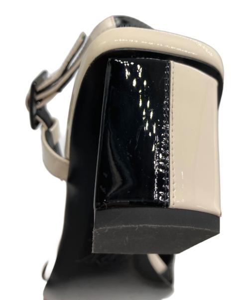 Roger Vivier（ロジェ ヴィヴィエ）Roger Vivier (ロジェ ヴィヴィエ) カラーブロックパンプス ホワイト×ブラック サイズ:37の古着・服飾アイテム