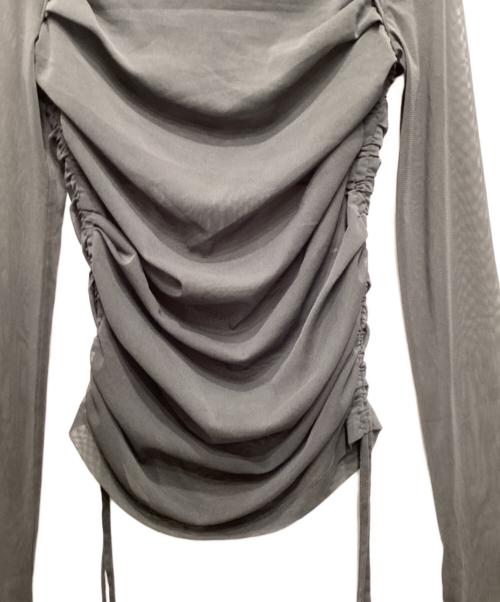 FRAY ID（フレイ アイディー）FRAY ID (フレイ アイディー) スクエアネックドレープチュールトップス/ロングスリーブカットソー グレー サイズ:Free 未使用品の古着・服飾アイテム