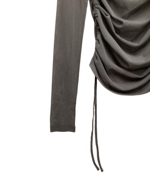 FRAY ID（フレイ アイディー）FRAY ID (フレイ アイディー) スクエアネックドレープチュールトップス/ロングスリーブカットソー グレー サイズ:Free 未使用品の古着・服飾アイテム