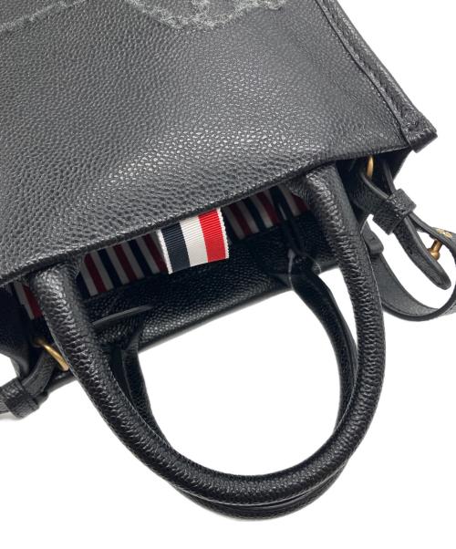 Thom Browne（トムブラウン）Thom Browne (トムブラウン) 2WAYトートバッグ  Pebble Grain Leather Hector Icon Small Squared Tote ブラック サイズ:-の古着・服飾アイテム