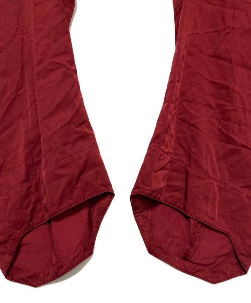 JULIUS（ユリウス）JULIUS (ユリウス) EDGE SEAM GASMASK WIDE CARGO PANTS レッド サイズ:2の古着・服飾アイテム