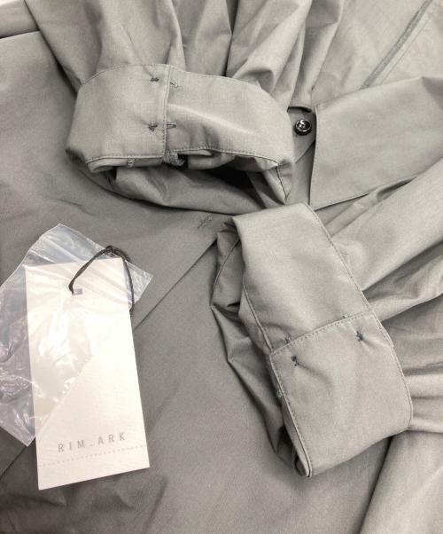 RIM.ARK（リムアーク）RIM.ARK (リムアーク) Quaker collar blouse グレー サイズ:FREE 未使用品の古着・服飾アイテム