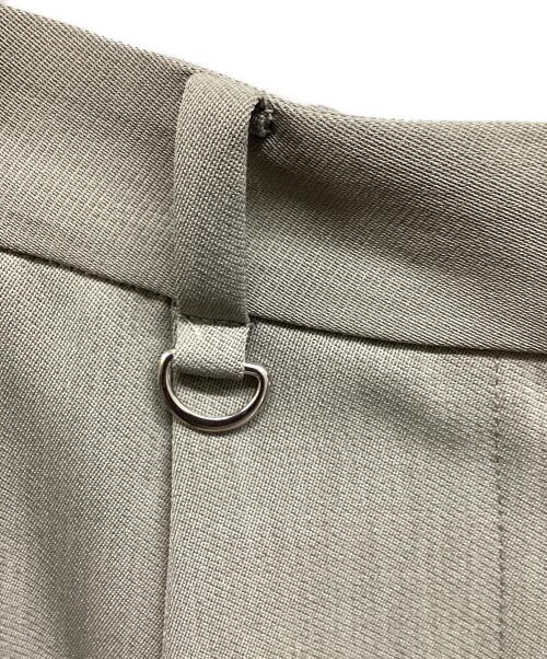 CLANE（クラネ）CLANE (クラネ) 2WAY TUCK STRAIGHT PANTS　ツーウェイ タック ストレート パンツ グレー サイズ:1 未使用品の古着・服飾アイテム