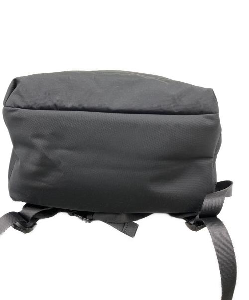 MARY QUANT（マリークヮント）MARY QUANT (マリークヮント) オールブラックシンプルロゴ リュックL ブラックの古着・服飾アイテム