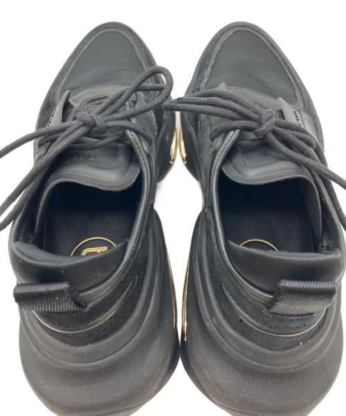 BALMAIN（バルマン）BALMAIN (バルマン) スニーカー ブラック×ゴールド サイズ:38の古着・服飾アイテム