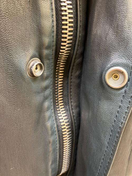 ISAMU KATAYAMA BACKLASH（イサムカタヤマ・バックラッシュ）ISAMU KATAYAMA BACKLASH (イサムカタヤマ・バックラッシュ) ゴードレザー タンニン製品染め モッズコート ブラック サイズ:Mの古着・服飾アイテム