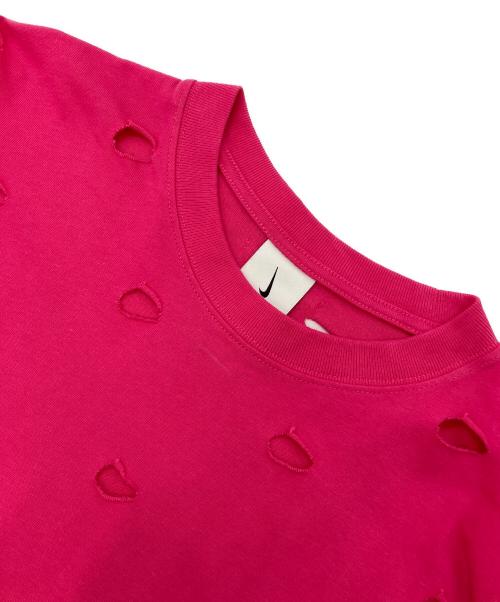 NIKE（ナイキ）NIKE (ナイキ) JACQUEMUS (ジャックムス) SWOOSH S/S TEE ショッキングピンク サイズ:XLの古着・服飾アイテム