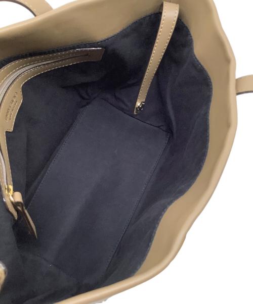 JIMMY CHOO（ジミーチュウ）JIMMY CHOO (ジミーチュウ) スターストーンスタッズトートバッグ ベージュの古着・服飾アイテム