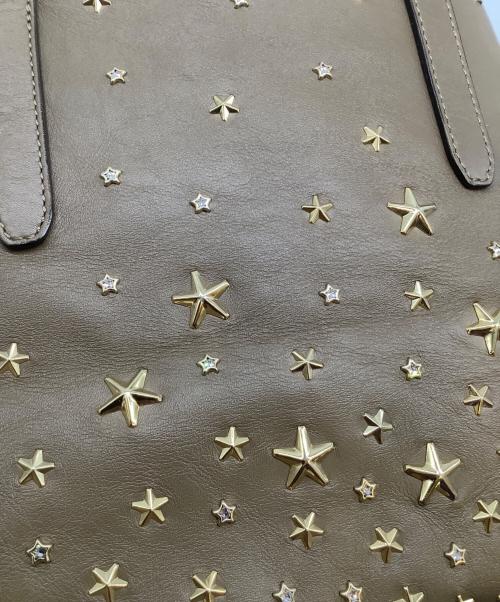 JIMMY CHOO（ジミーチュウ）JIMMY CHOO (ジミーチュウ) スターストーンスタッズトートバッグ ベージュの古着・服飾アイテム