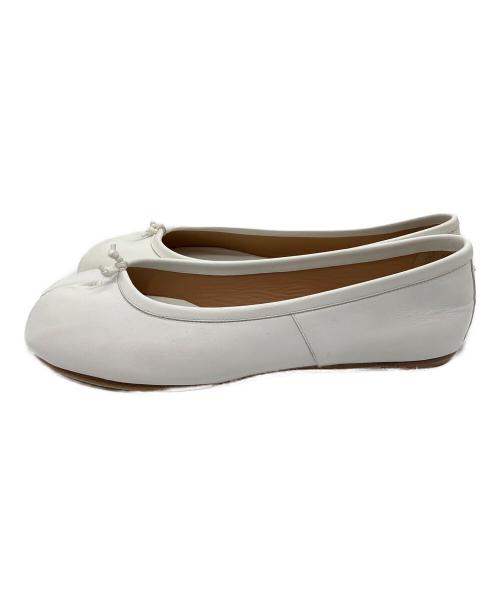 Maison Margiela（メゾンマルジェラ）Maison Margiela (メゾンマルジェラ) Tabiフラットパンプス ホワイト サイズ:39の古着・服飾アイテム