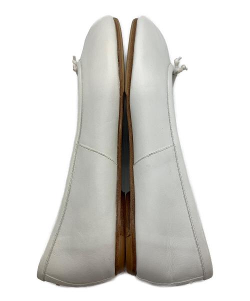 Maison Margiela（メゾンマルジェラ）Maison Margiela (メゾンマルジェラ) Tabiフラットパンプス ホワイト サイズ:39の古着・服飾アイテム
