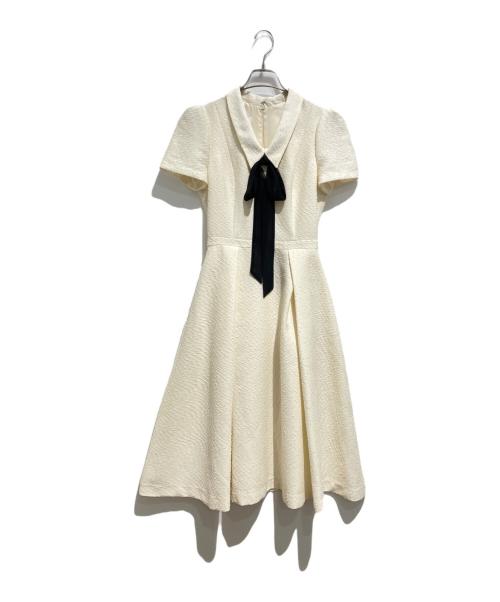 BAU by Bride And You（ビーエイユーバイブライドアンドユー）BAU by Bride And You (ビーエイユーバイブライドアンドユー) HANNAH Classic collar waist tuck detail long dress オフホワイトの古着・服飾アイテム