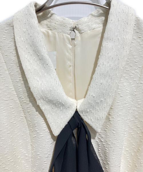 BAU by Bride And You（ビーエイユーバイブライドアンドユー）BAU by Bride And You (ビーエイユーバイブライドアンドユー) HANNAH Classic collar waist tuck detail long dress オフホワイトの古着・服飾アイテム