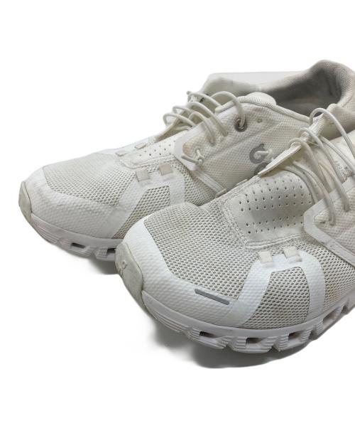 on（オン）On (オン) Cloud 5　クラウド5  スニーカー　ランニングシューズ　ランニングスニーカー　スポーツ　アウトドア ホワイト サイズ:US M9の古着・服飾アイテム