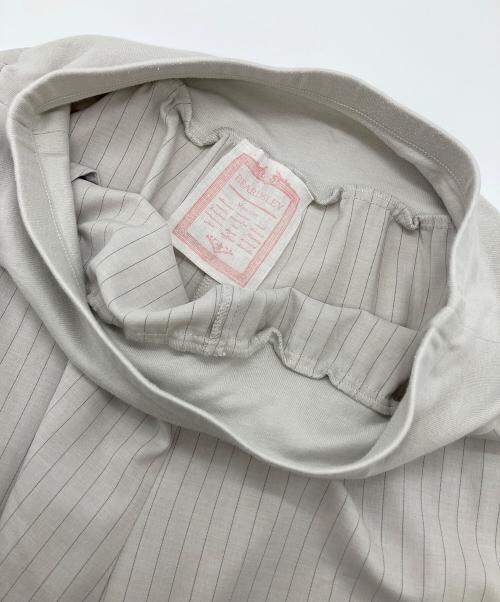 BEARDSLEY（ビアズリー）BEARDSLEY (ビアズリー) ストライプウエストリブパンツ グレー サイズ:2の古着・服飾アイテム