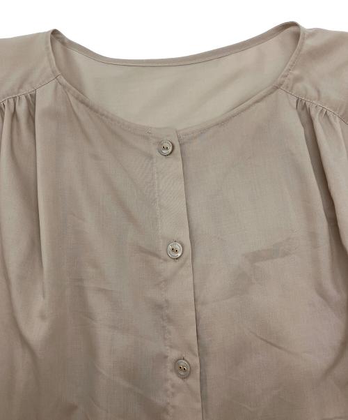 BLUE LABEL CRESTBRIDGE（ブルーレーベルクレストブリッジ）BLUE LABEL CRESTBRIDGE (ブルーレーベルクレストブリッジ) パフスリーブブラウス ベージュ サイズ:36の古着・服飾アイテム