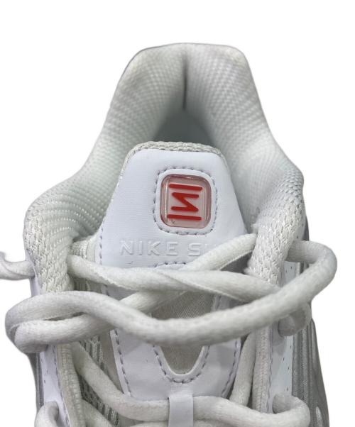 NIKE（ナイキ）NIKE (ナイキ) SHOX R4 ホワイト サイズ:28.5の古着・服飾アイテム