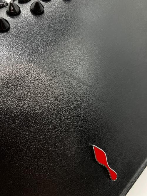 Christian Louboutin（クリスチャン・ルブタン）Christian Louboutin (クリスチャン・ルブタン) スパイクスタッズミニショルダーバッグ ブラックの古着・服飾アイテム